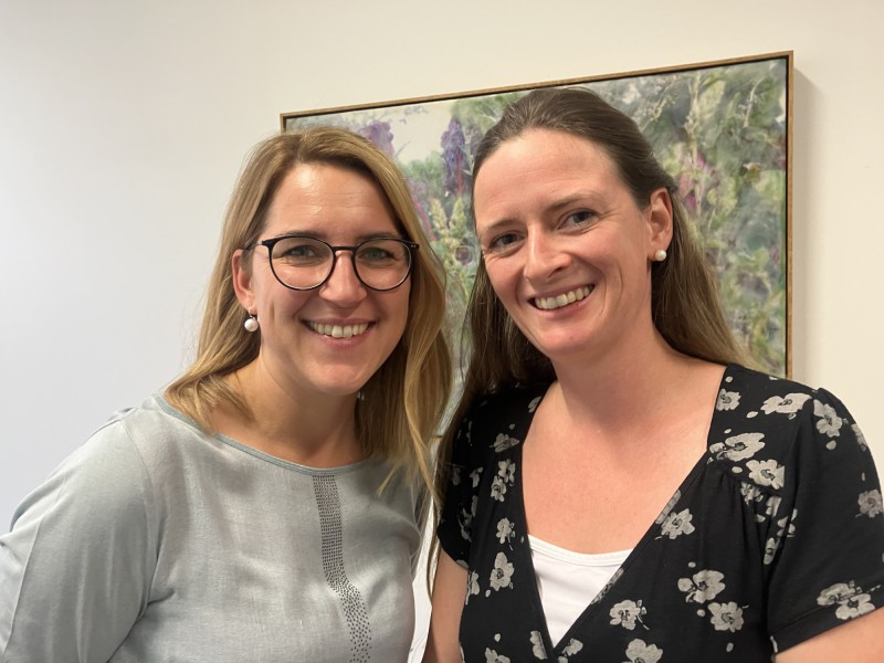 Titelbild für: Dresdens Literaturszene auf einen Blick: Juliane Moschell und Josefine Gottwald im Gespräch