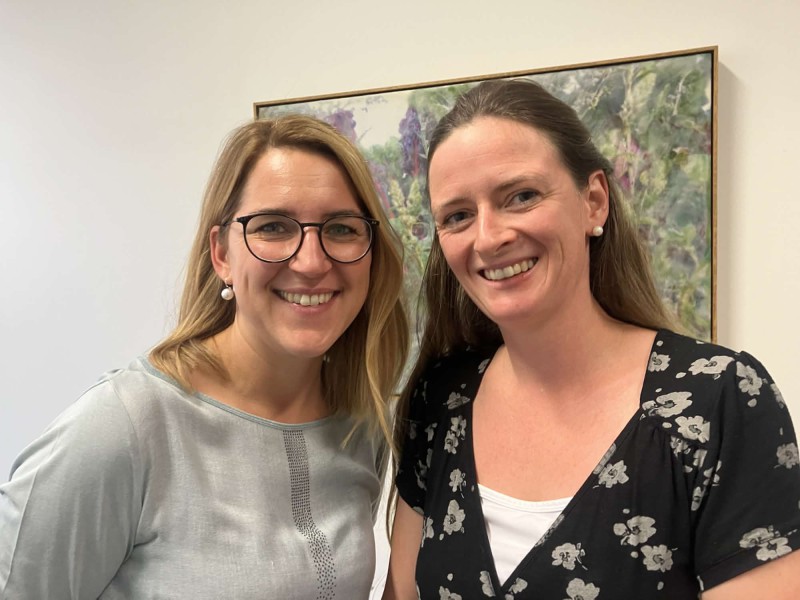 Titelbild für: Dresdens Literaturszene auf einen Blick: Juliane Moschell und Josefine Gottwald im Gespräch
